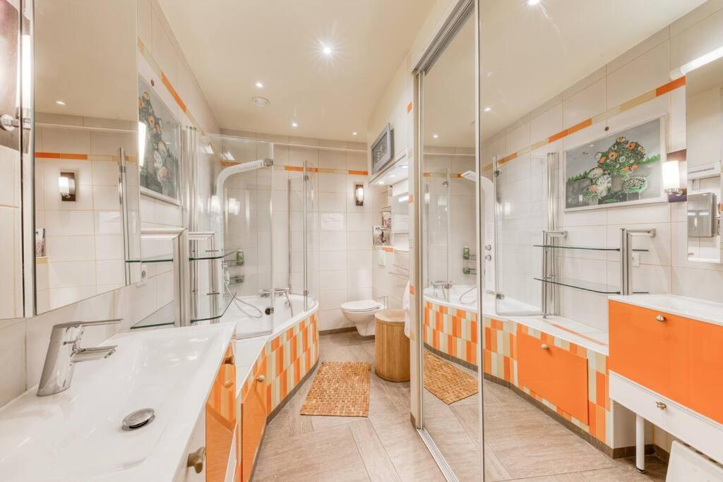 Appartement De Caractere Avec Jardinet Privatif A 1 Min Metro 1, Paris, Disneyland Vincennes Kültér fotó